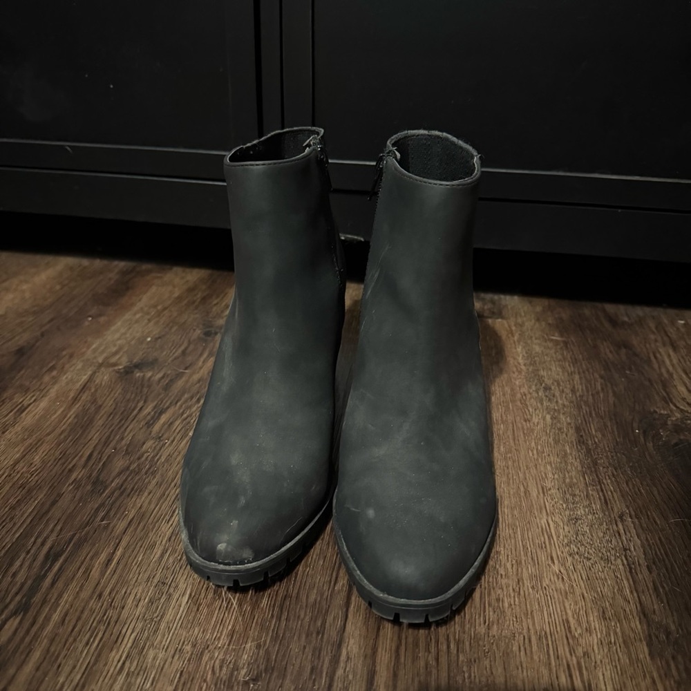 Kelly & Katie Black Heeled Boots - Picture 3 of 7